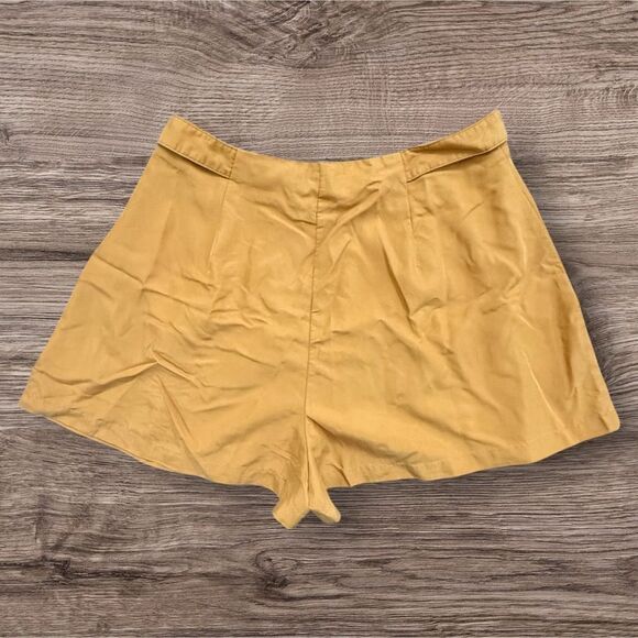 Urban Outfitters Mustard Yellow Pleated Shorts - Picture 2 of 6